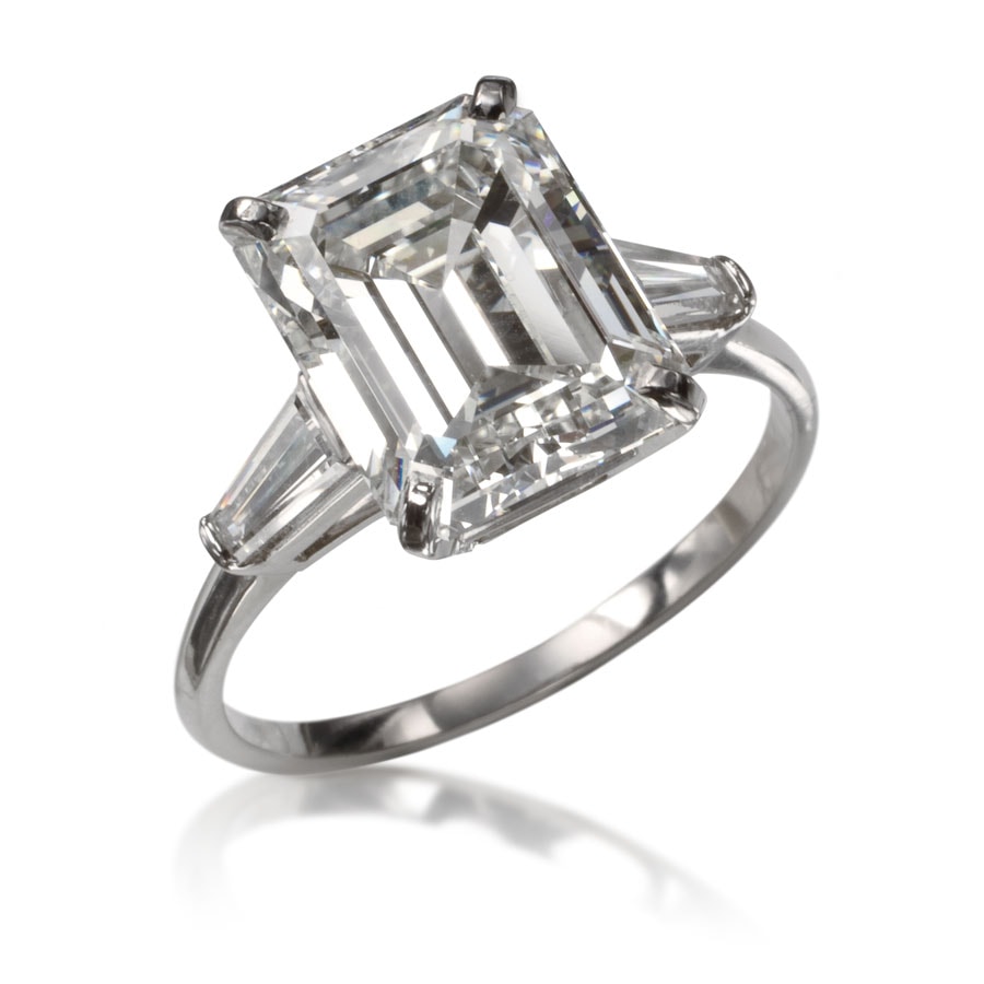 Solitario de platino con brillante central