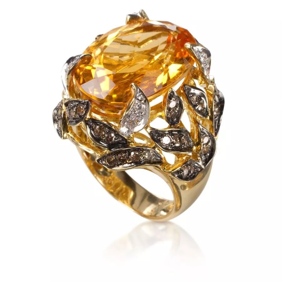 Anillo de oro con citrinos y brillantes