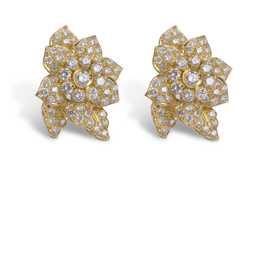 Par de aros de oro con brillantes