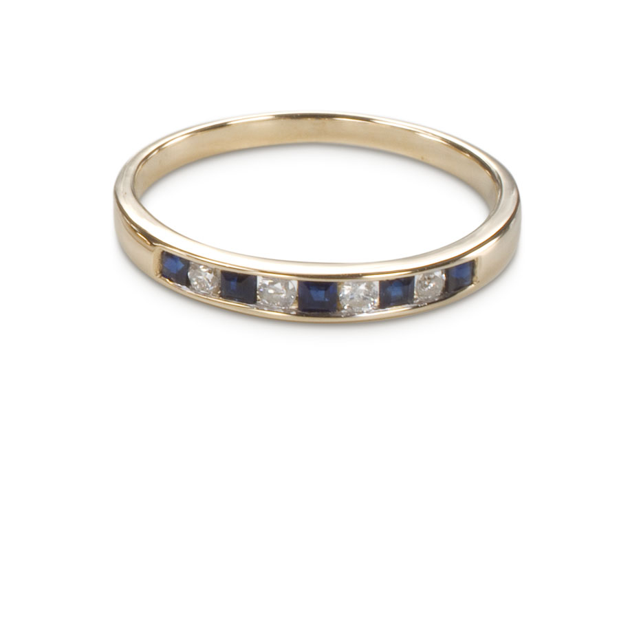 Anillo de oro con zafiros y brillantes