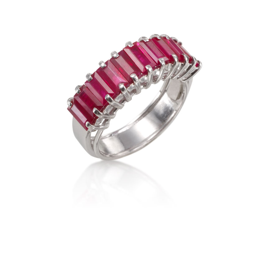 Anillo de oro blanco con rubíes - imagen 1