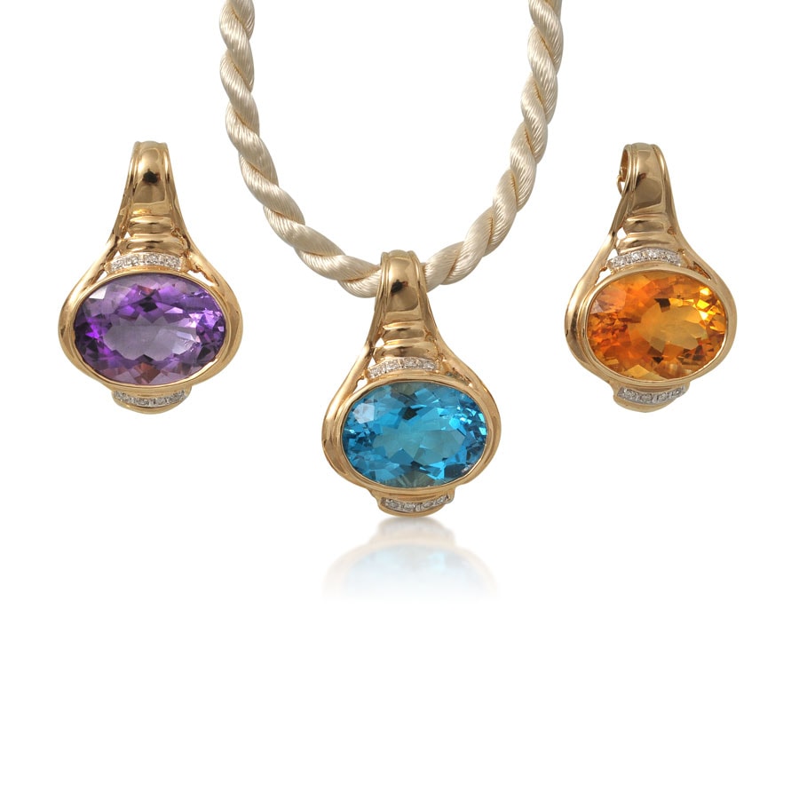 Colgantes de oro amarillo con cordón de seda