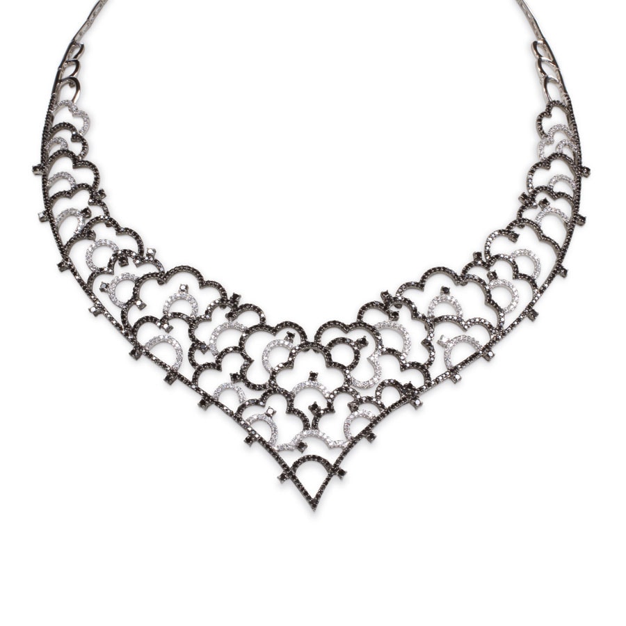 Collar de brillantes y brillantes negros