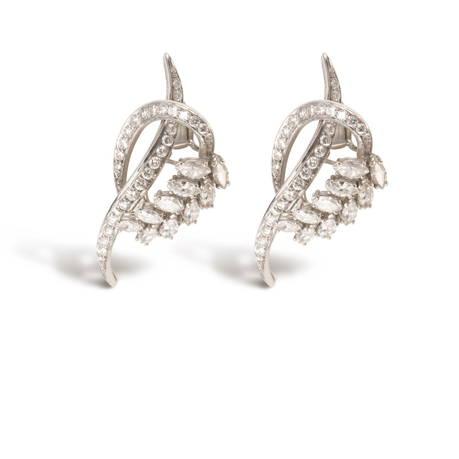 Par de aros de platino con brillantes