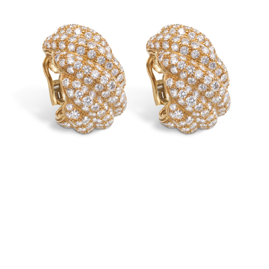 Par de aros de oro con brillantes