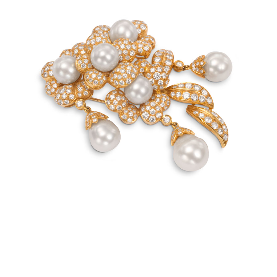 Prendedor de oro con perlas cultivadas y brillantes