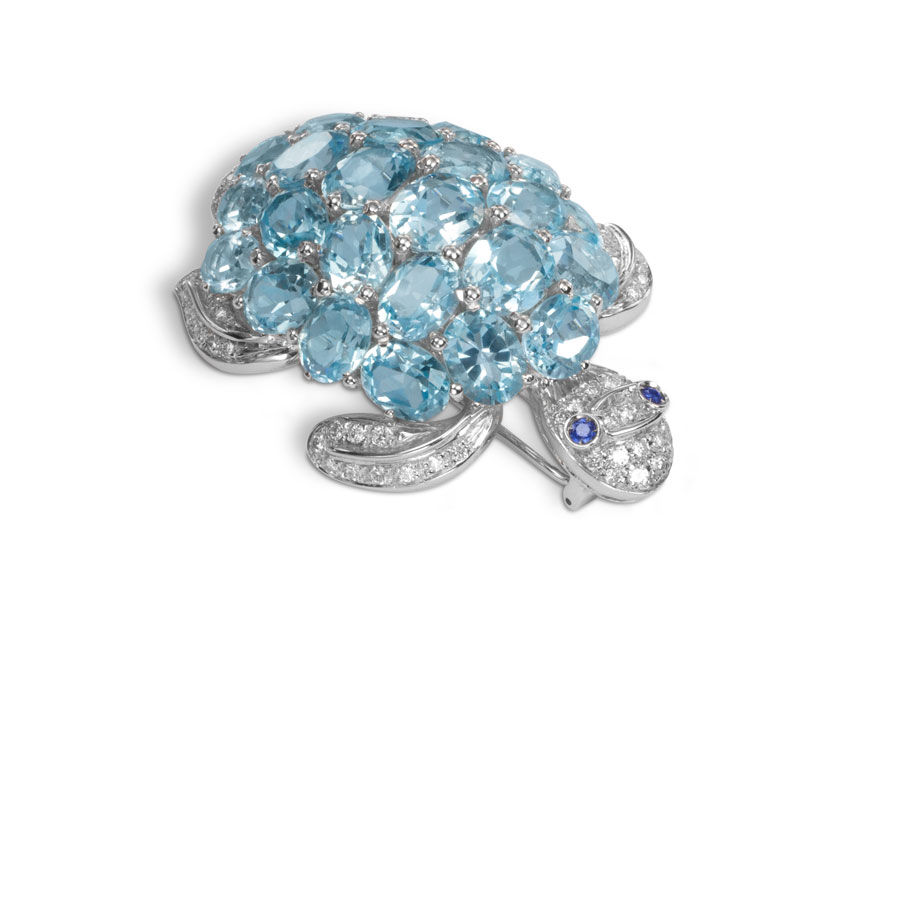 Prendedor Tortuga de oro blanco con zafiros, aguamarinas y brillantes