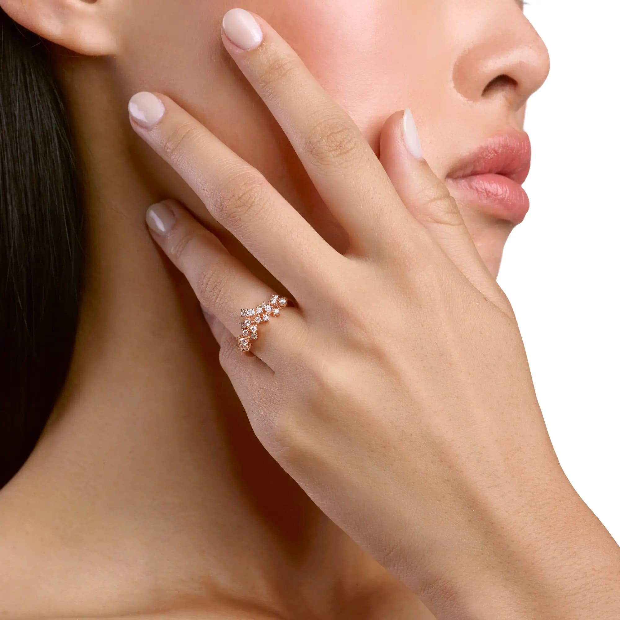 Anillo de oro rosa y diamantes - imagen 4