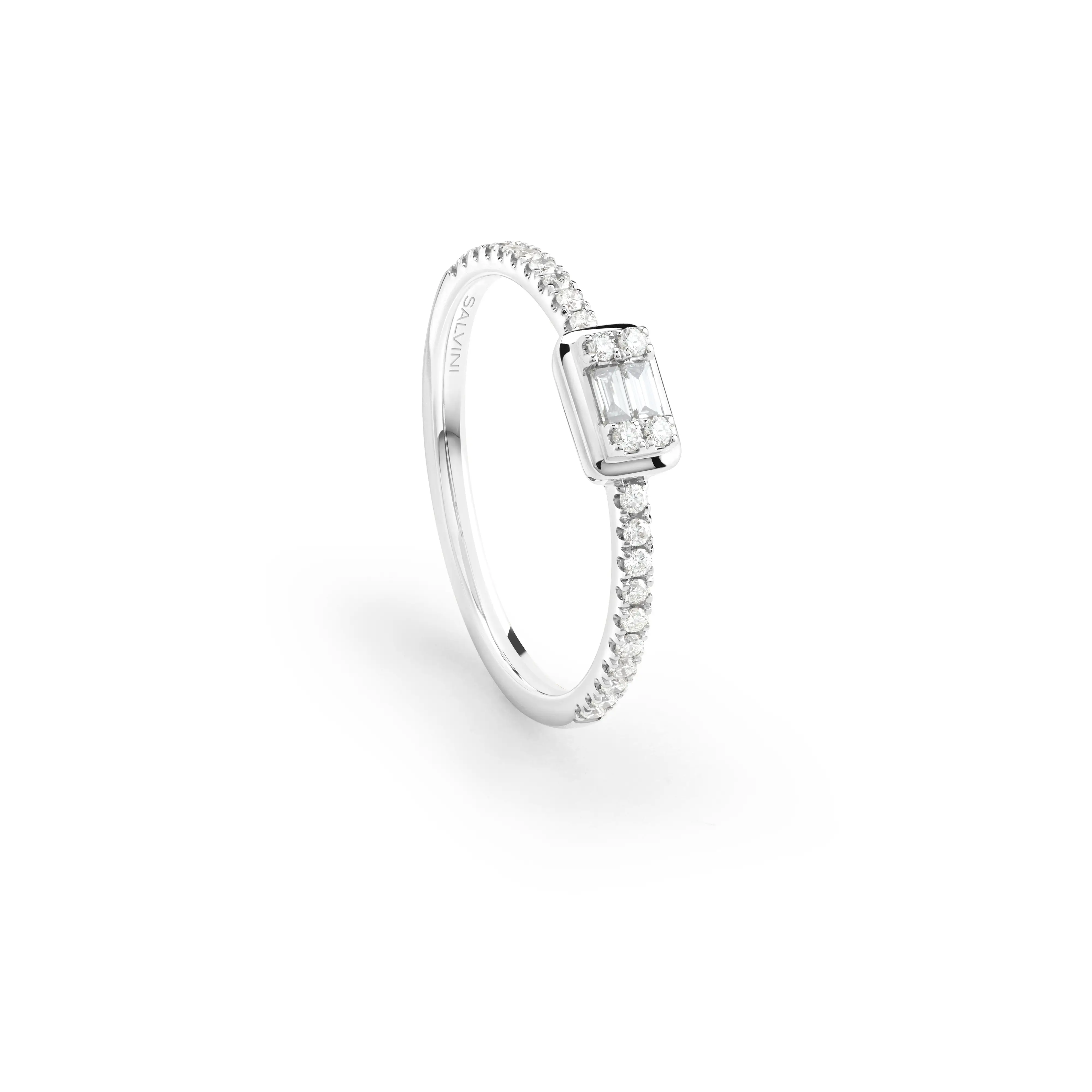 Anillo de oro blanco con brillantes